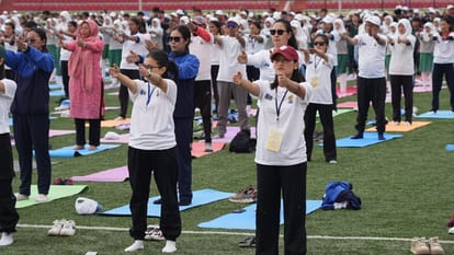 Yoga day celebrated in Ladakh various religious leaders performed yoga together