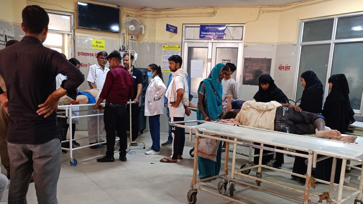 वाराणसी: अस्पतालों में व्यवस्था की हकीकत जानने पहुंची प्रयागराज की टीम, मंडलीय अस्पताल का किया निरीक्षण