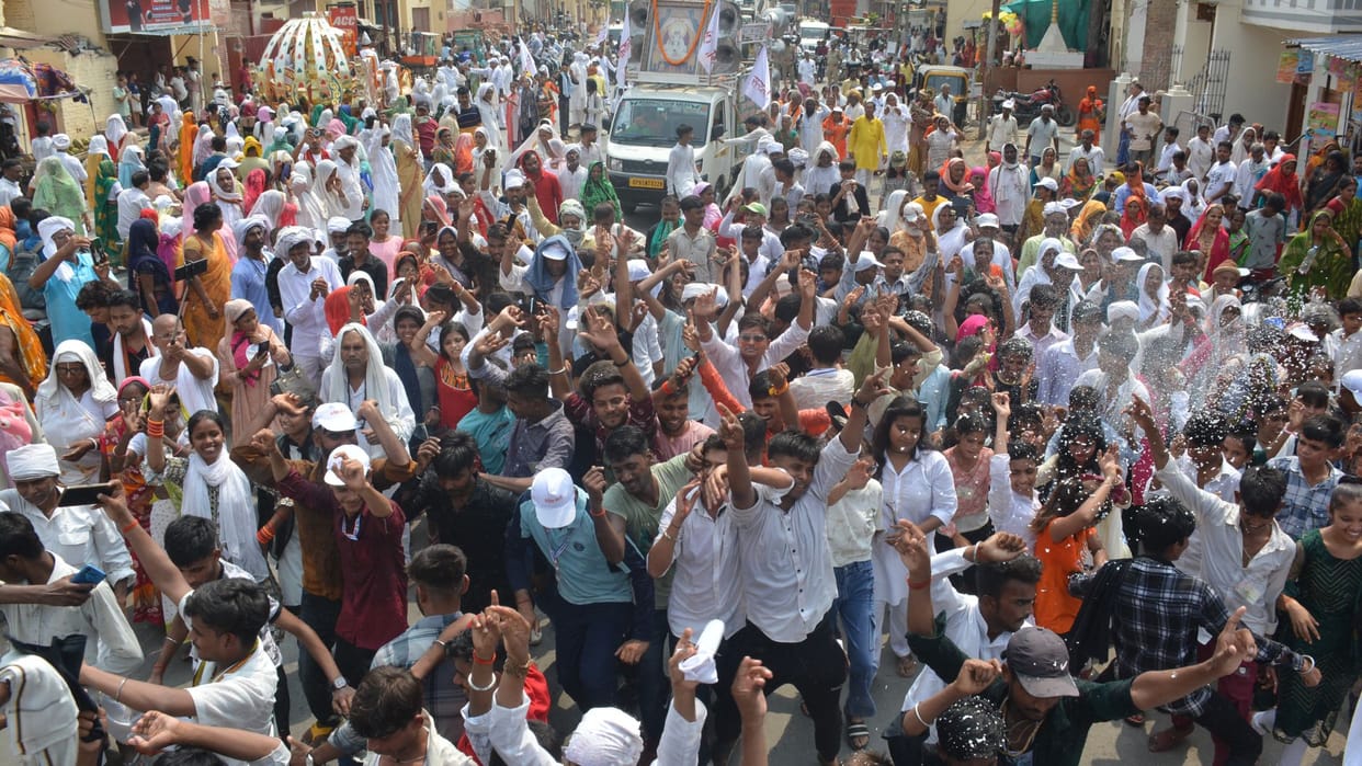 Followers immersed devotion of Kabir in varanasi Devotees danced Bhajans Worshipped Guru with Satsang