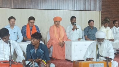 Followers immersed devotion of Kabir in varanasi Devotees danced Bhajans Worshipped Guru with Satsang
