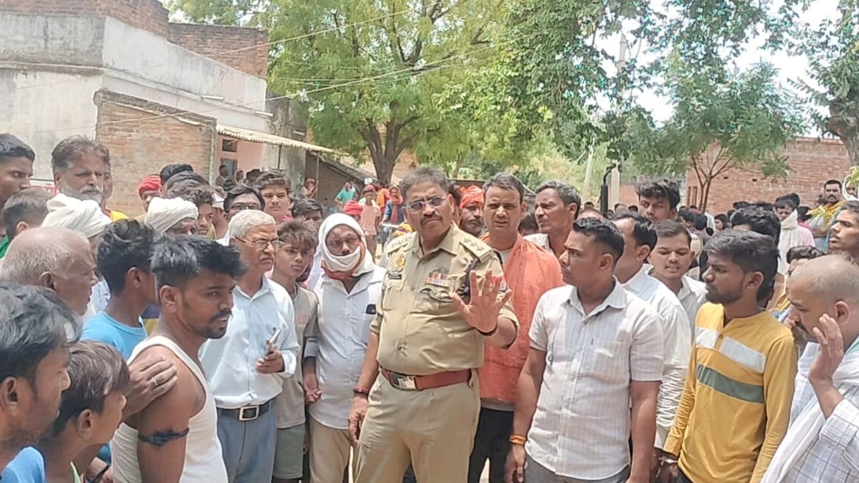 Teen dies after crushed a tractor on road in mirzapur family members block the road demanding compensation