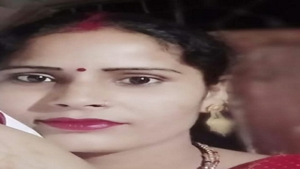 Woman burnt by electric current dies