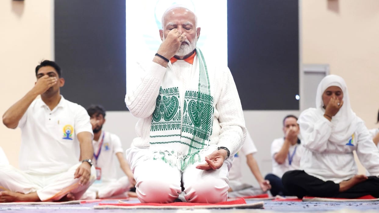pm modi srinagar on yoga day said World sees yoga as powerful agent for global good