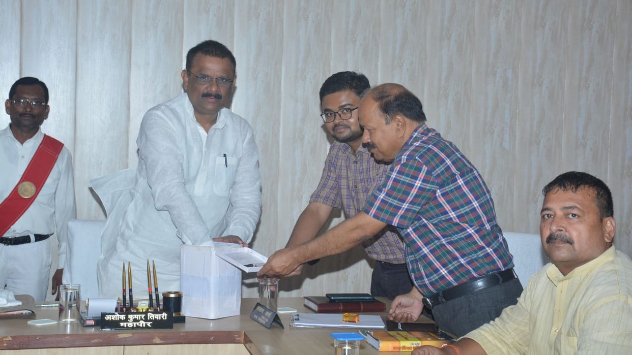 Municipal Corporation Varanasi Six members expelled from Executive
