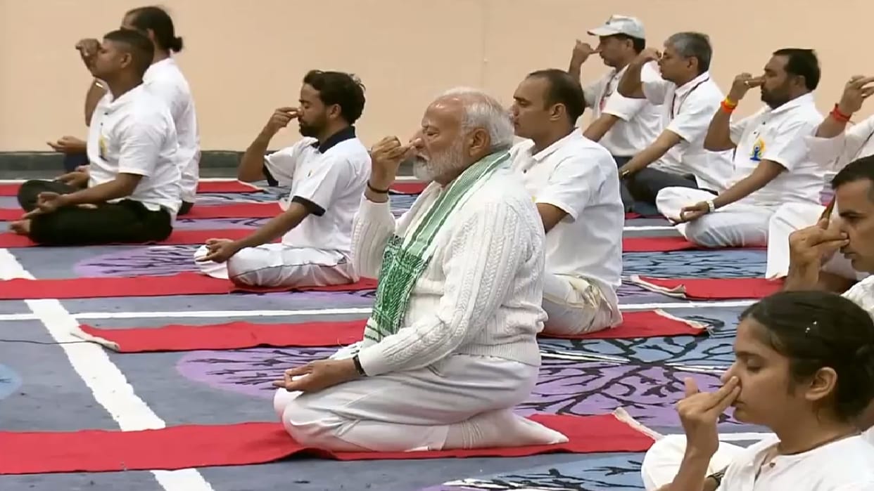 PM Modi Met people after practicing yoga and took selfie PM s Srinagar visit pictures