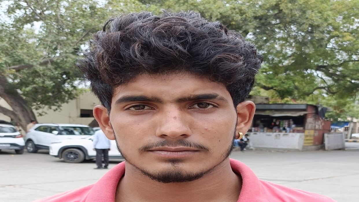 Firing on youth in broad daylight in Kunsumbhi village in Bhiwani, accused first abused him over phone