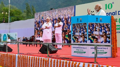 pm modi srinagar on yoga day said World sees yoga as powerful agent for global good