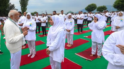 pm modi srinagar on yoga day said World sees yoga as powerful agent for global good
