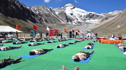 CM Pushkar Singh Dhami did yoga in Adi Kailash Pithoragarh