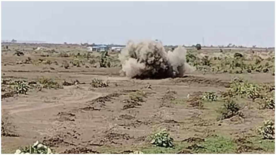 Sagar News: Army's live bomb found in Samnapur bomb disposal squad blasted it and destroyed it