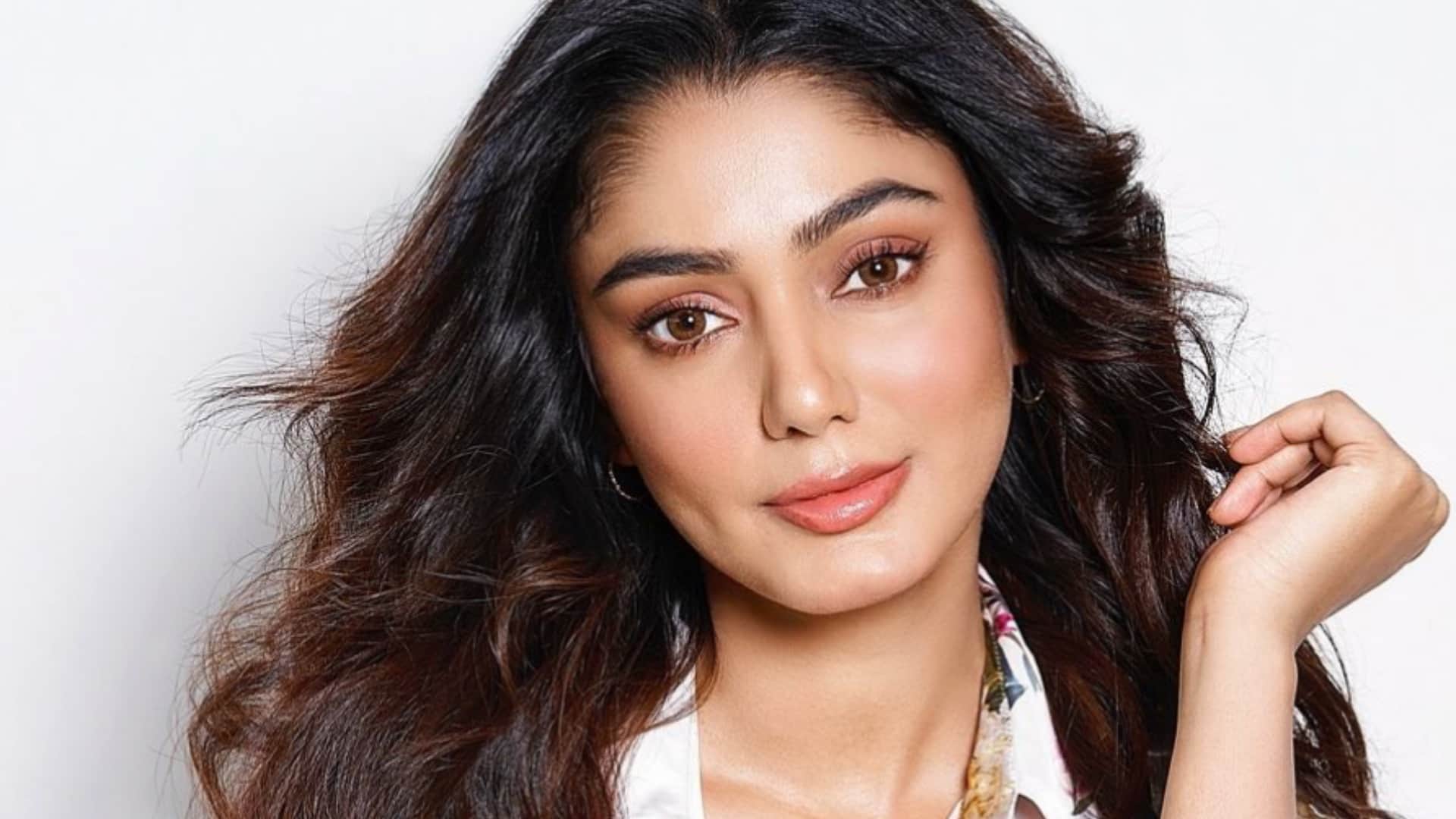 Bigg Boss Ott 3 Finale Winner update Sana Makbul khan profile career struggle networth films shows anil kapoor