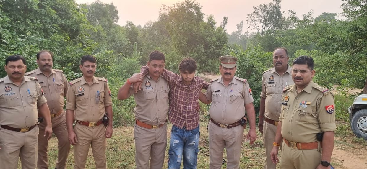 Sitapur: Police encounter with ATM loot accused.