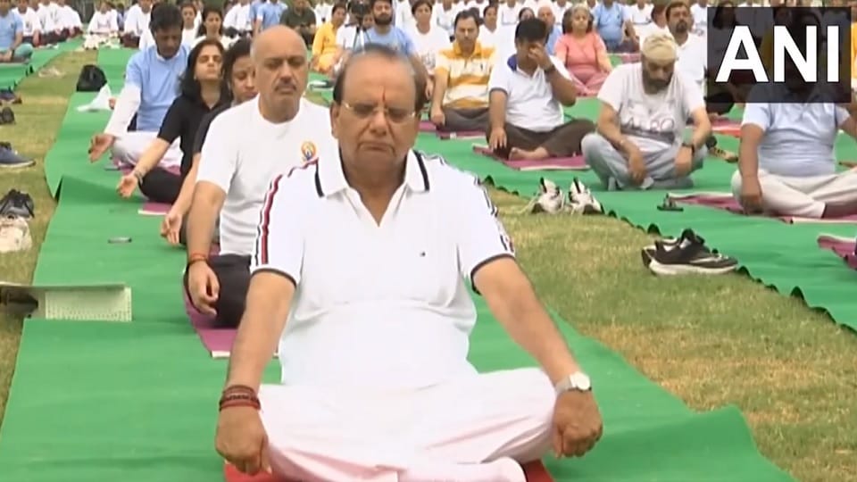 International Yoga Day 2024 People did yoga in Delhi on International Yoga Day