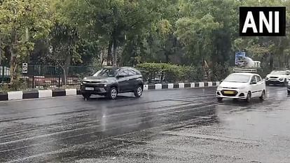 Temperature has dropped due to light drizzle and winds in Delhi NCR