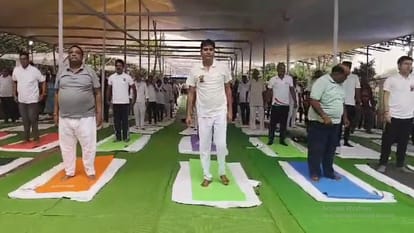 International Yoga Day Deputy CM and other bigwigs performed yoga in Chhattisgarh