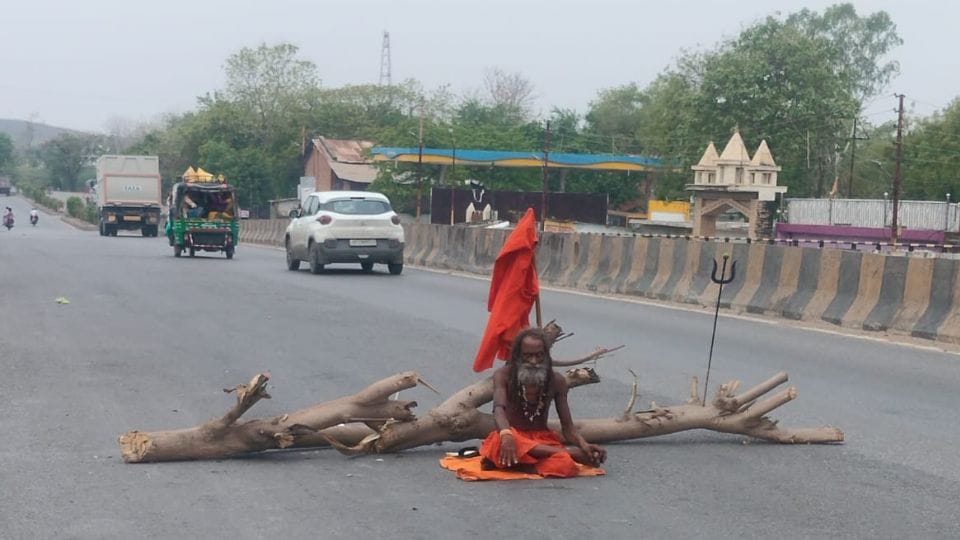 Baba sat on highway in Sonbhadra