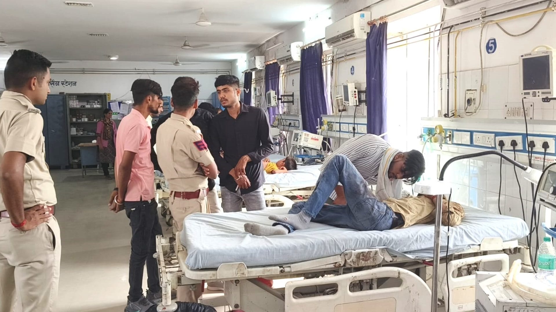 भीलवाड़ा में कार-ट्रक भिड़ंत में दो घायल