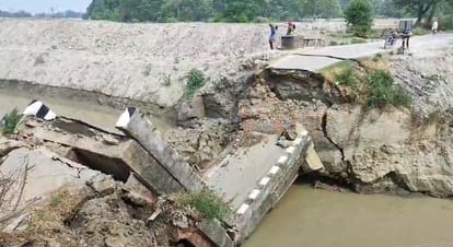 Bihar: Bridge under construction collapsed in East Champaran; casting of the bridge broke in Motihari; Protest