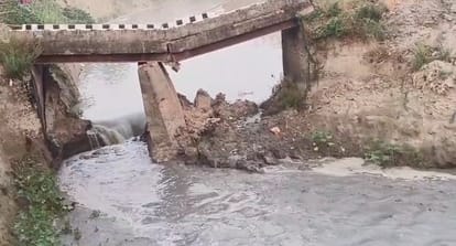 Bihar News: The bridge collapsed and fell into the canal; Traffic; siwan news, bridge accident