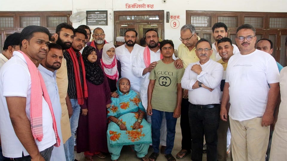 Opposition mobilized with Aurangzeb family