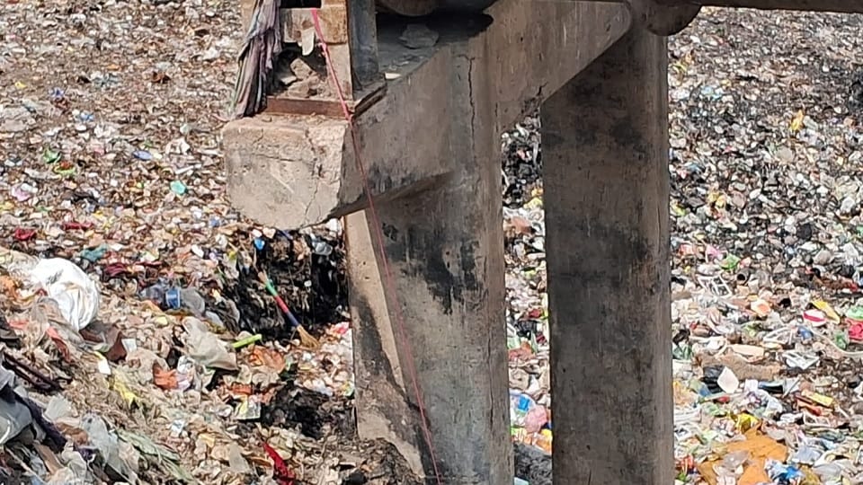 Delhi Crime Girl's body found hanging on Delhi Jal Board's water line