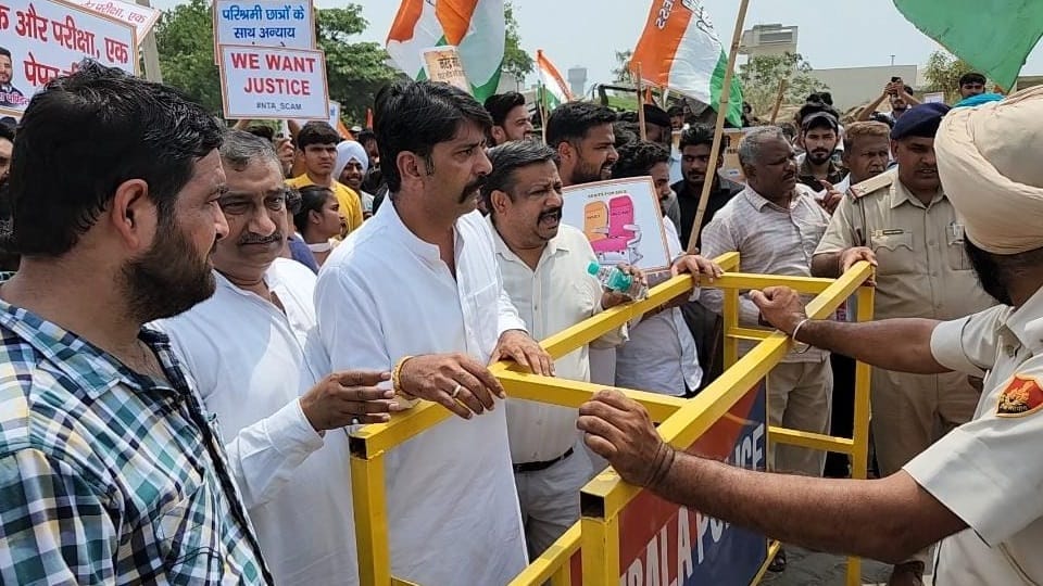 Youth and Congress protest against NEET paper scam in Ambala
