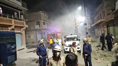 Jodhpur Violence: जोधपुर में उपजे सांप्रदायिक तनाव पर प्रशासन ने की कार्रवाई, 200 पर FIR, 45 उपद्रवी गिरफ्तार Jodhpur Violence: FIR lodged against 200 people in Jodhpur violence, 45 rioters arrested