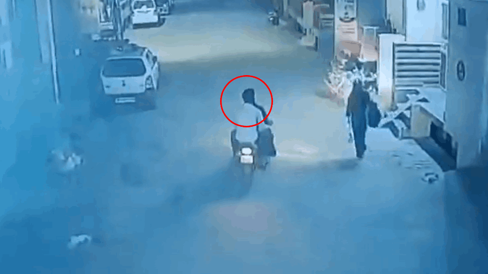 Two arrested for molesting a female employee of Delhi Metro in Dankaur