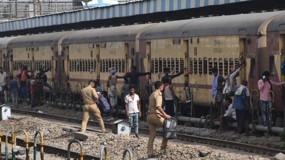 Railway Update: Routes of many trains changed in UP, 22 trains will stop on the way till 26th