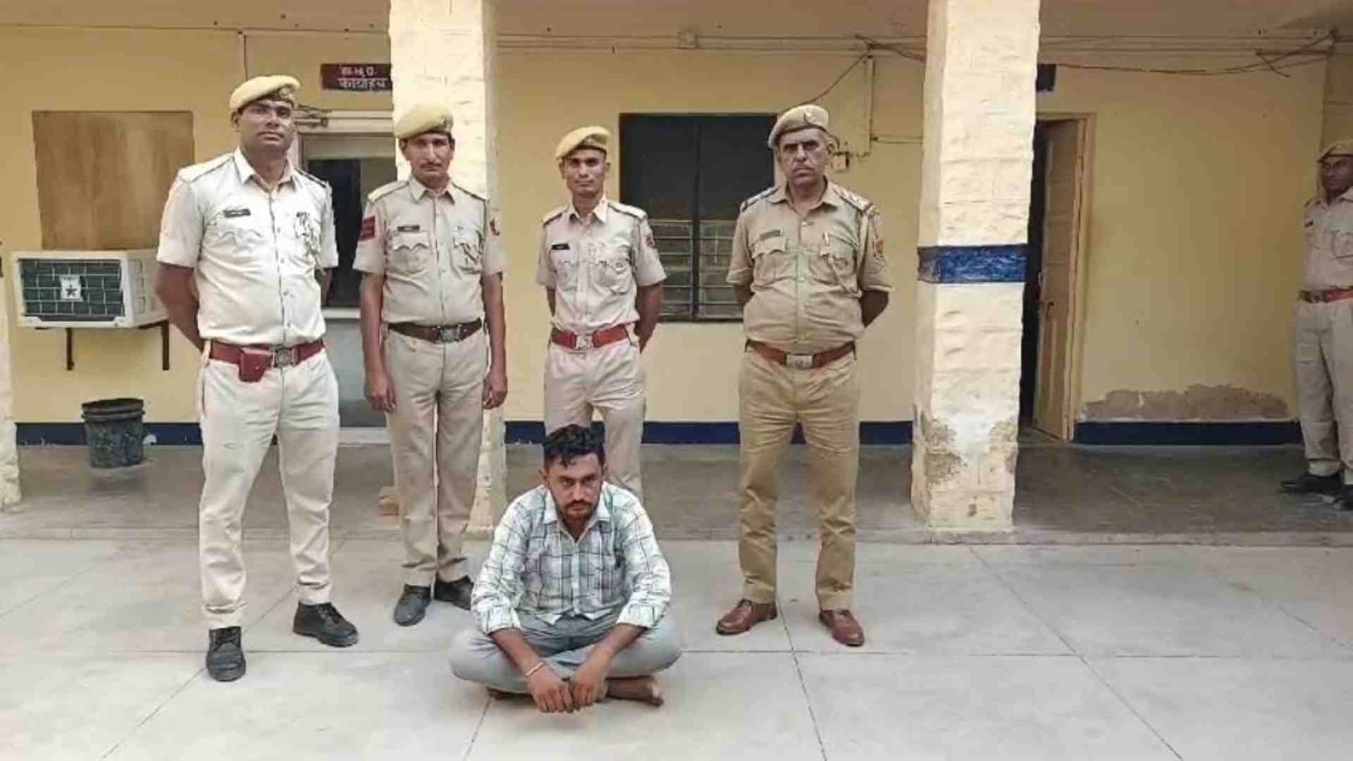 पुलिस की गिरफ्त में आरोपी।