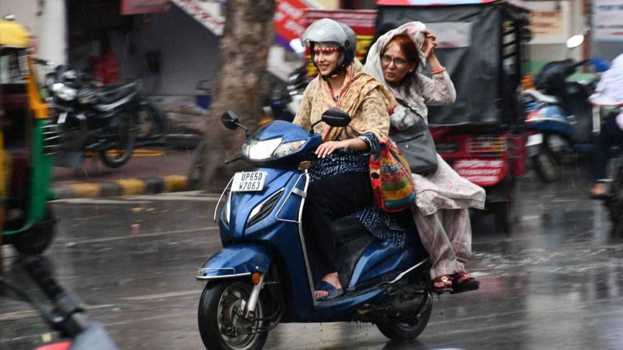 Weather changed again in Varanasi pleasant due to rain Relief from cold winds