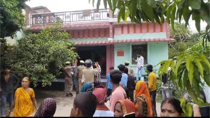 Cabinet Minister Sanjay Nishad reached the house of the victims of Vithalpur incident in Deoria and gave instr