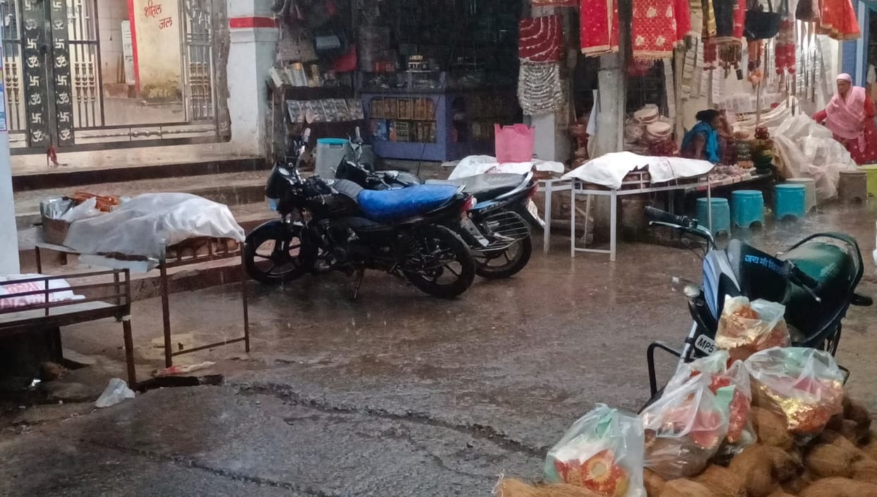 Rain in Umaria: Weather patterns changed in Umaria, rain accompanied by strong winds