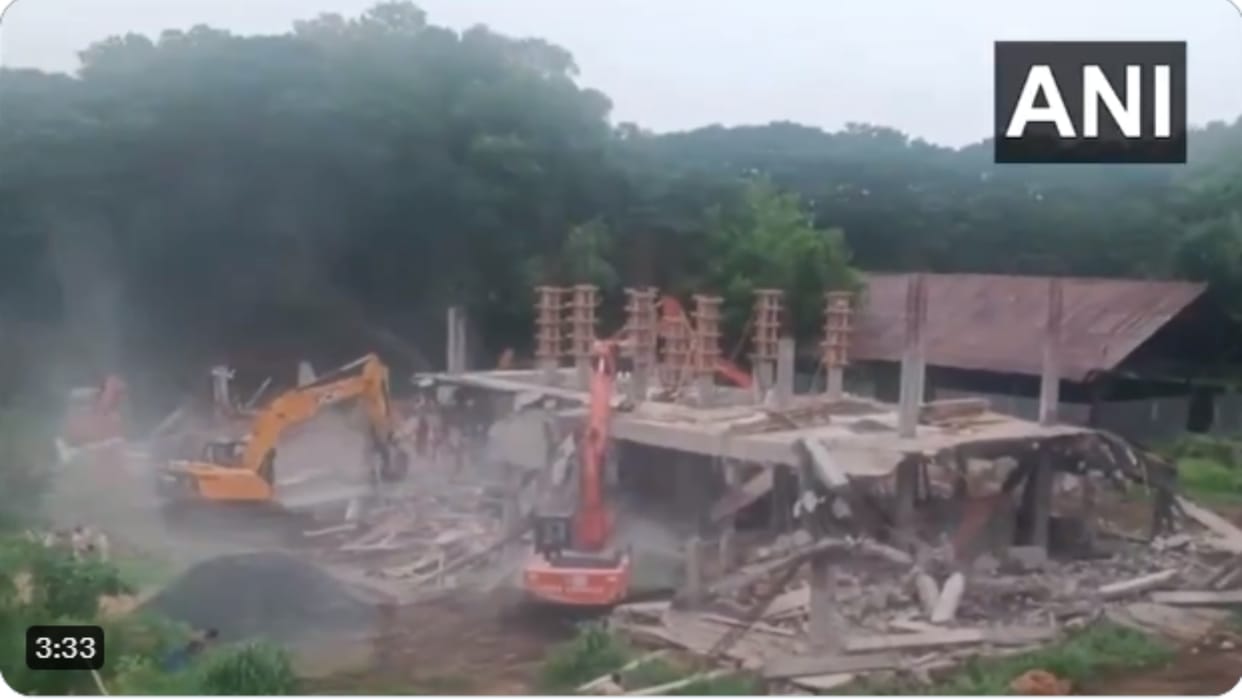 Andhra Pradesh: YSRCP office demolished, Jaganmohan said- 'politics of revenge', TDP said- 'illegal occupation