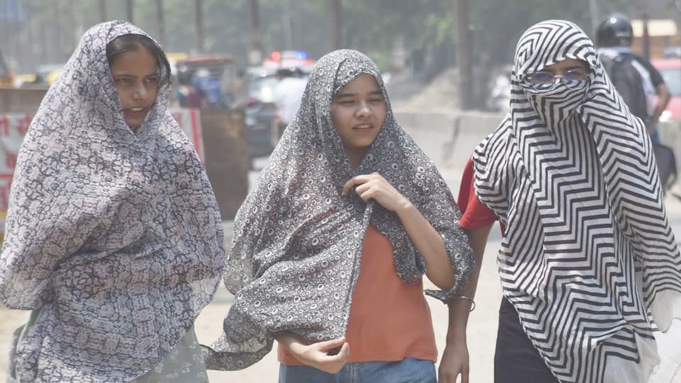 Weather: Moradabad temperature dropped by one degree amid clouds, railway shed broke due to rain