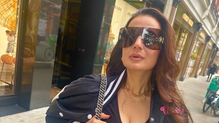 मुरादाबाद: अभिनेत्री अमीषा पटेल के खिलाफ गैरजमानती वारंट जारी, समन के बाद भी कोर्ट में नहीं हुई हाजिर