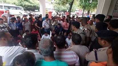 Haldwani News No clue about two missing students from Banbhoolpura social organizations Protest SSP office