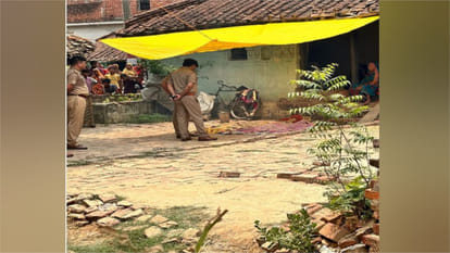 2 sisters died in Baidoli Babu village in Bansgaon police station area in Gorakhpur, one is serious