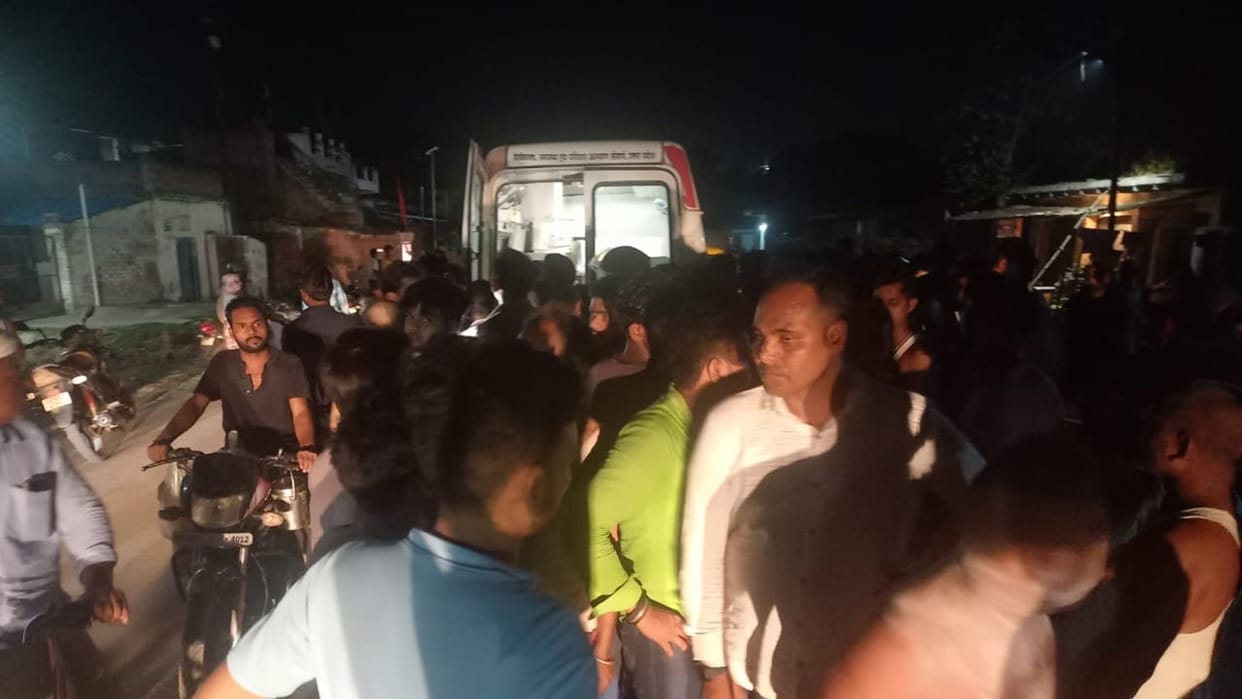 Two youths died in a road accident due to bike collision in Bhadohi