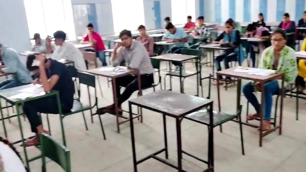 Hindi medium students were given English medium paper