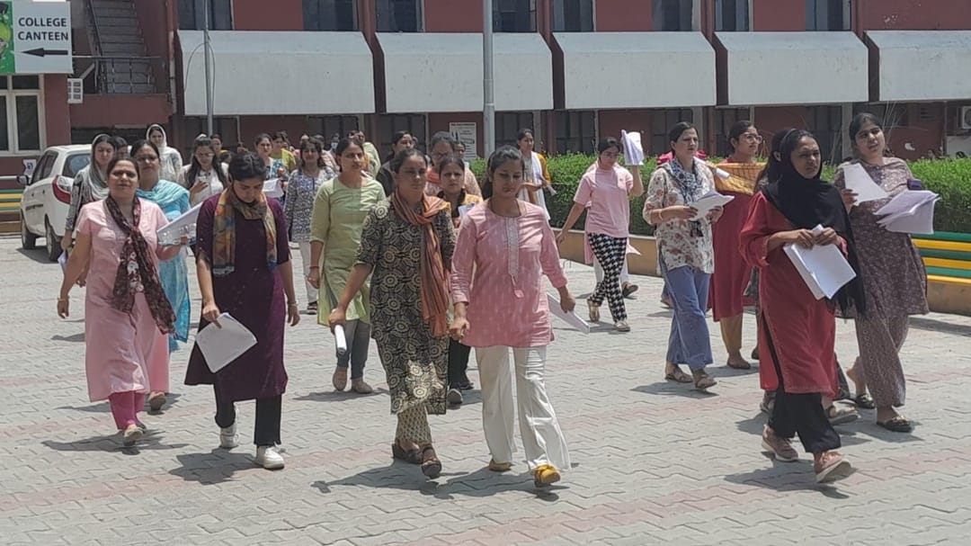 Jammu Kashmir jkssb  Recruitment exam for 201 supervisor posts today admit card must be submitted