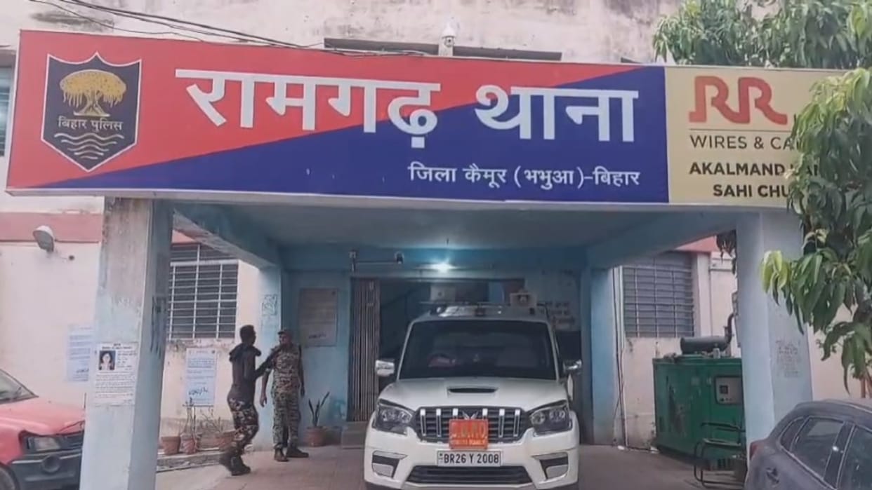 Kaimur News: Firing between two parties due to mutual rivalry, two people referred to higher center