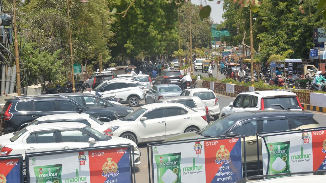 Traffic 21 parking lots varanasi getting filled with 4185 vehicles one lakh vehicles road jams every day