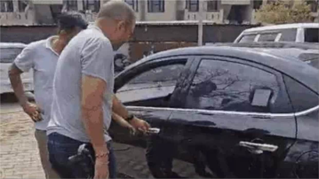Thieves Steal Bag Laptop from Car After Alerting Owner About Flat Tyre in Agra