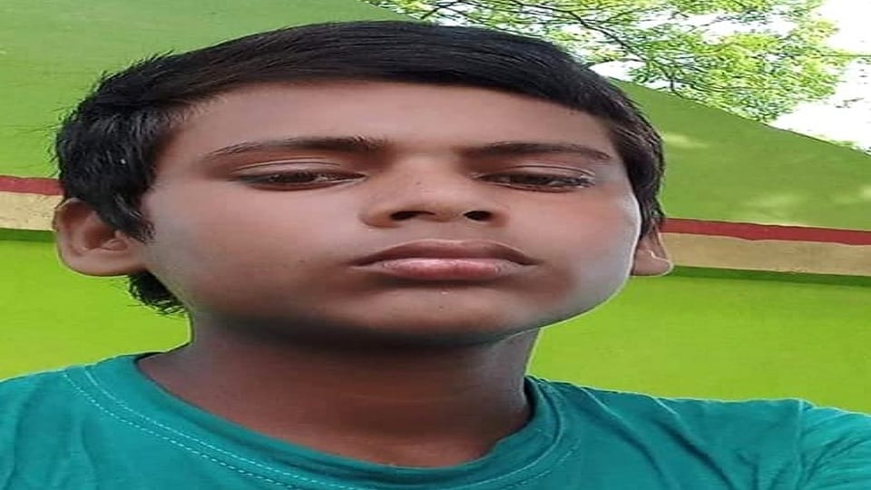 Teenager body found hanging from a tree