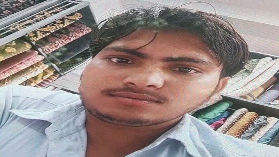 Car collides with bike, young man going to in-laws house dies