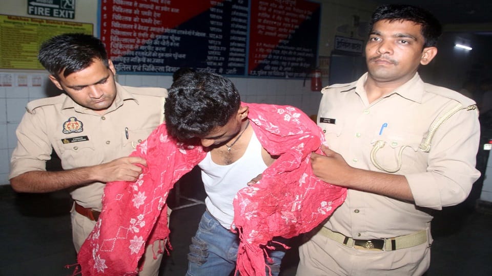 Loot of Rs 5.5 lakh from finance employee
