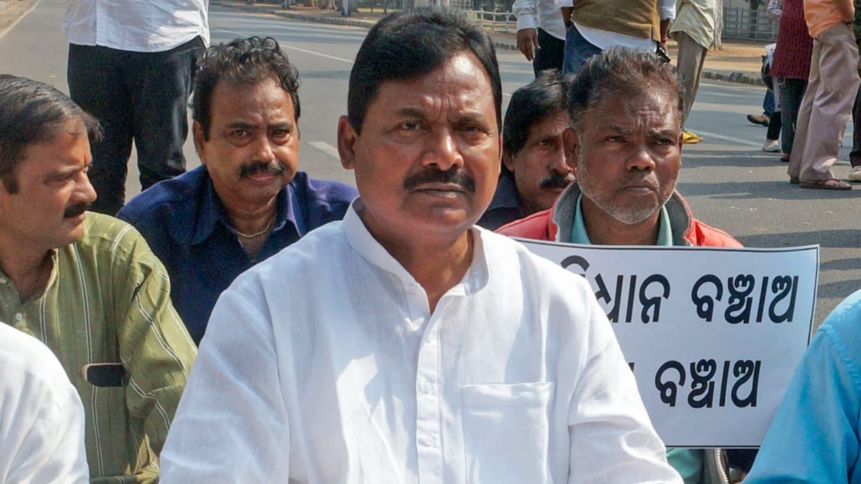 Ink thrown at OPCC chief Five leaders in Odisha expelled from Congress