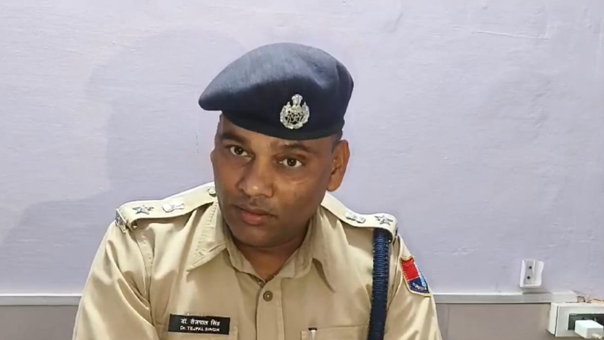 Stones were pelted on the police team which went to arrest the history sheeter