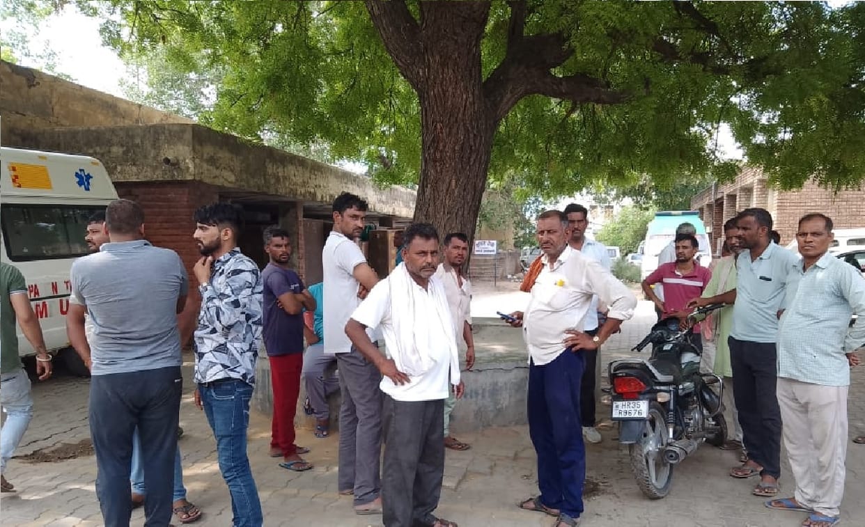 tractor going to fill oil in Narnaul lost balance, one dead and two injured